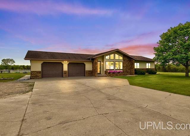 Property at 12104 T Rd, Rapid River, MI 49878, 3 beds, 2.5 baths