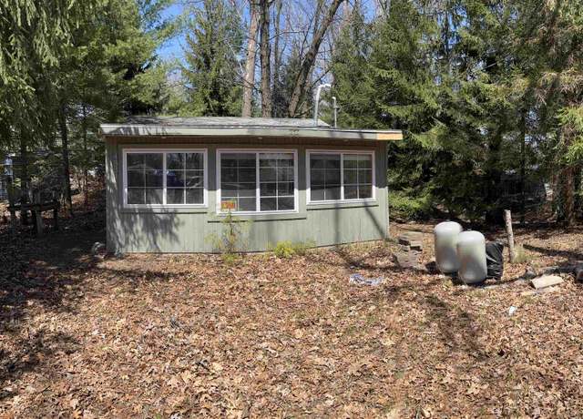 Property at 4331 Oak Beach Dr, Harrison, MI 48625, 1 bed