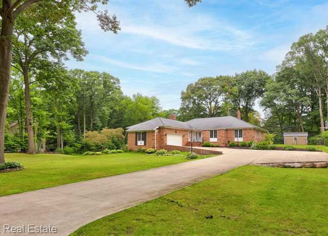 Property at 2339 Delwood Dr, Clio, MI 48420 9158, 4 beds, 3.5 baths