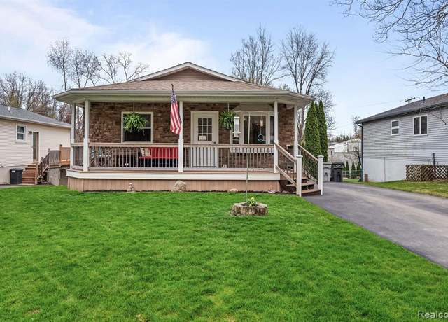 Property at 4945 WALKER Dr, Brighton, MI 48114 8607, 3 beds, 2 baths