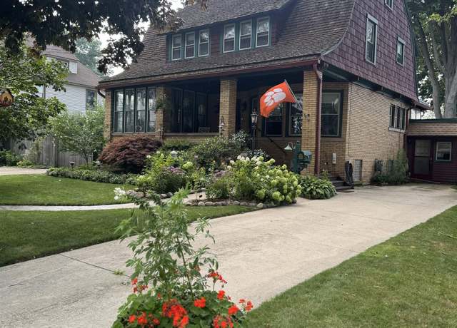 Property at 1805 ST. Clair River Rd, Algonac, MI 48001, 4 beds, 2.5 baths