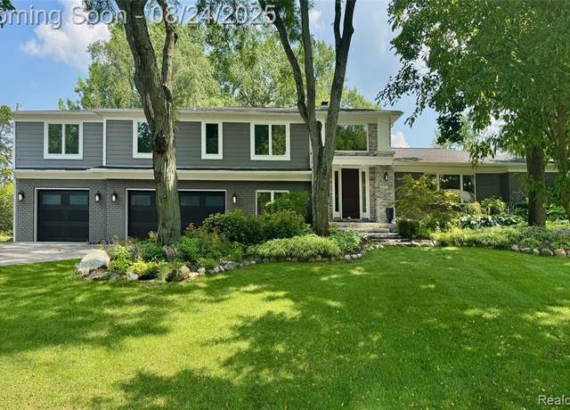 Property at 3029 S Westview Ct, Bloomfield Village, MI 48304 2473, 4 beds, 4.5 baths