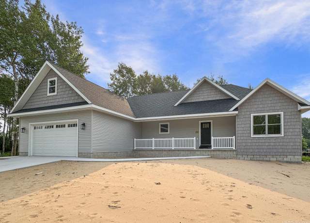 Property at 419 S 32 St, Escanaba, MI 49829, 3 beds, 2.5 baths