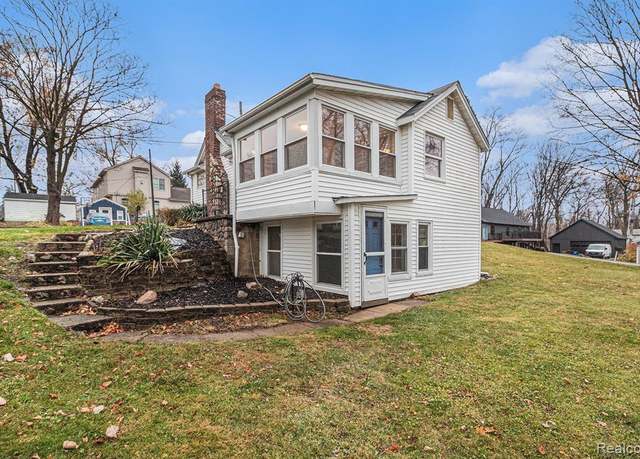 Property at 432 MARKET St, Walled Lake, MI 48390 3538, 2 beds, 1 bath