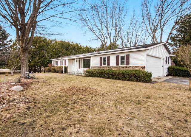 Property at 4312 Ridgemoor Dr, Traverse City, MI 49684, 3 beds, 2.5 baths