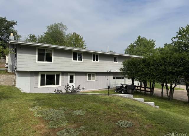 Property at 924 Hayes St, WI 54151, 3 beds, 2 baths