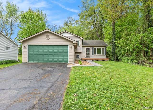 Property at 3489 Lexington Rd, Waterford, MI 48328 1402, 3 beds, 2 baths