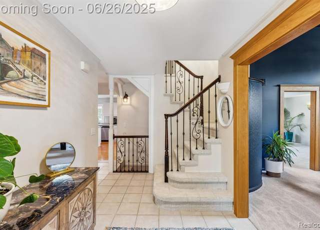 Property at 5520 Huron Hills Dr, Commerce, MI 48382 4819, 4 beds, 2.5 baths