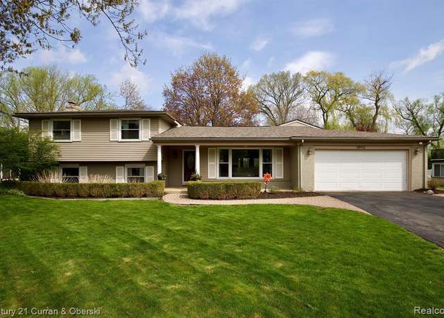 Property at 28932 KENDALLWOOD Dr, Farmington Hills, MI 48334 2640, 3 beds, 2.5 baths