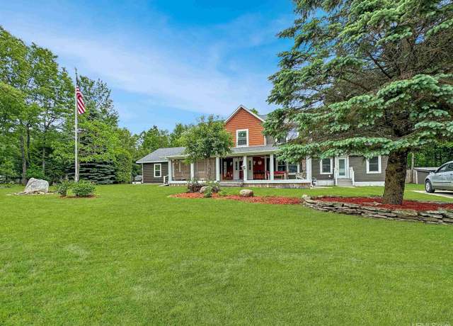 Property at 8302 W Burntwood P.15 Dr, Gladstone, MI 49837, 5 beds, 3.5 baths