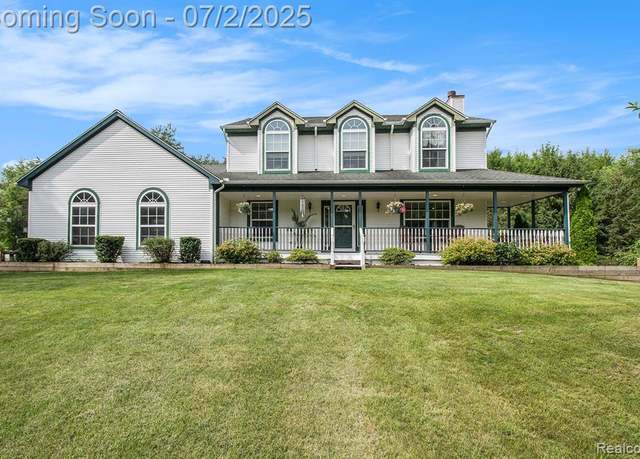 Property at 10448 Faussett Rd, Fenton, MI 48430 9523, 4 beds, 2.5 baths