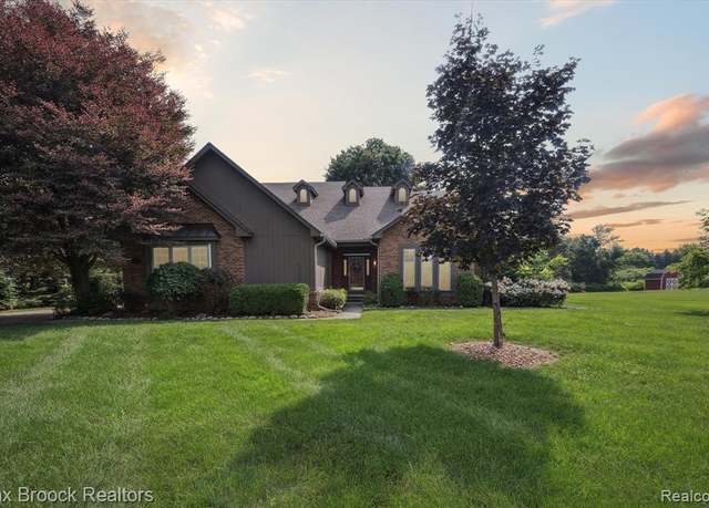 Property at 8936 Salem Farms Dr, South Lyon, MI 48178 9000, 4 beds, 2.5 baths