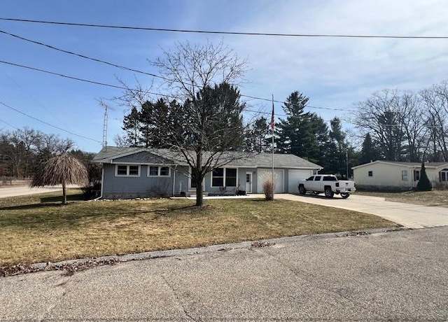 Property at 832 Oaklawn St, Harrison, MI 48625, 3 beds, 1.5 baths
