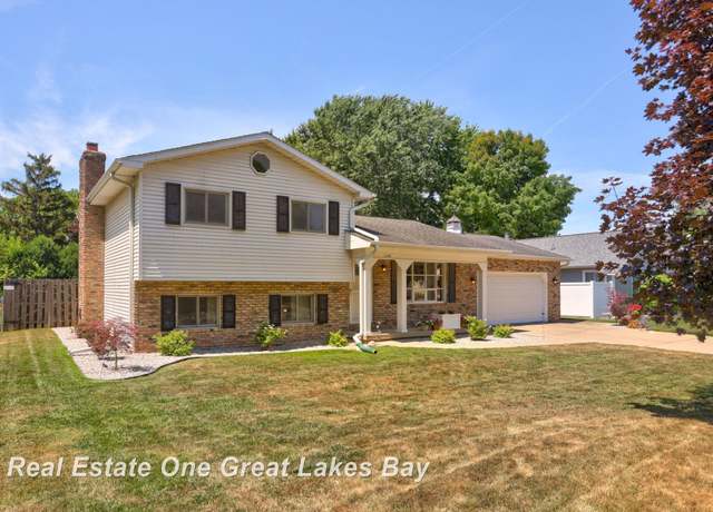 Property at 2389 E Gatesboro Dr, Saginaw, MI 48603, 3 beds, 2.5 baths