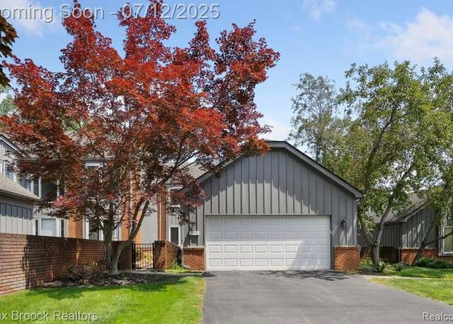 Property at 28418 Venice Cir, Farmington Hills, MI 48334 4144, 2 beds, 2.5 baths