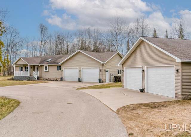 Property at 5151 19th Ln, Gladstone, MI 49837, 3 beds, 2 baths