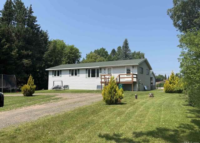 Property at 141 W Terrace St, Marquette, MI 49855, 3 beds, 1 bath
