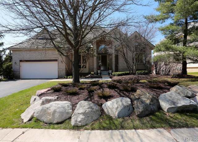 Property at 5160 OAKBROOKE Dr, West Bloomfield, MI 48323 3551, 4 beds, 3.5 baths
