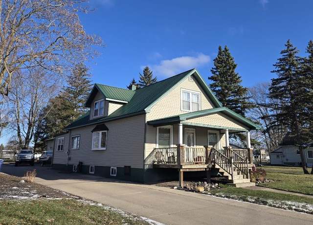 Property at 1635 Cass Ave, Bay City, MI 48708, 3 beds, 2 baths