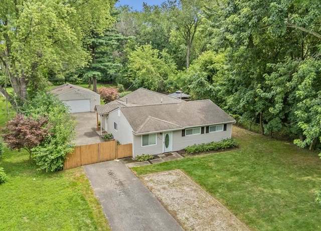 Property at 964 Daffodil Dr, Waterford, MI 48327 1400, 3 beds, 2 baths