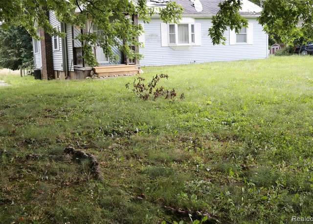 Property at 8294 Davison Rd, Davison, MI 48423 2036, 2 beds, 1 bath