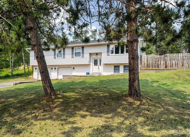 Property at 108 Candee Ln, Marquette, MI 49855, 4 beds, 2 baths