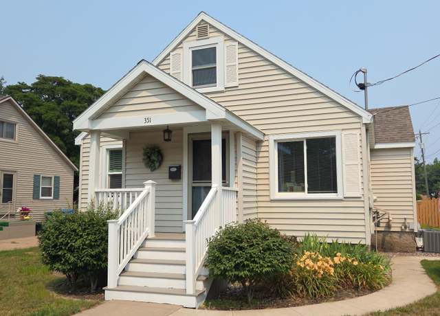 Property at 351 E Park St, Marquette, MI 49855, 3 beds, 1 bath