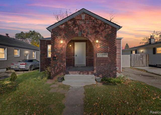 Property at 567 E MADISON Ave, Pontiac, MI 48340 2933, 3 beds, 1 bath