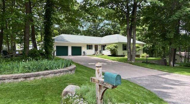 Photo of 2004 Hunters Ln, Houghton, MI 49931