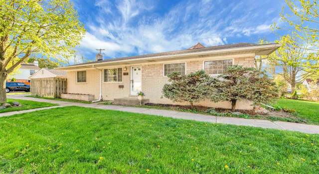 Photo of 2107 Hollywood Ave, Grosse Pointe Woods, MI 48236