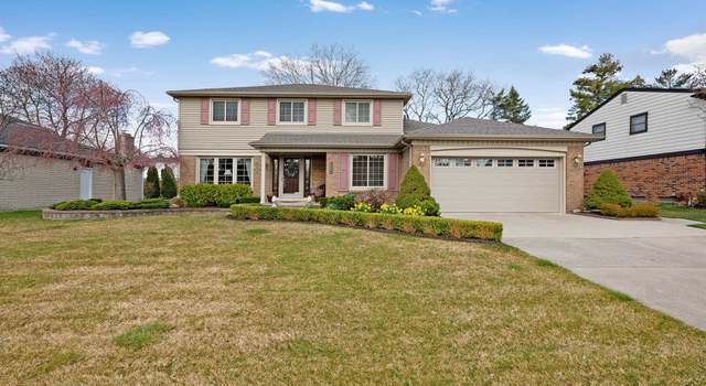 Photo of 17861 Country Club Dr, Livonia, MI 48152