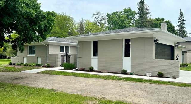 Photo of 28806 Ramblewood Dr, Farmington Hills, MI 48334 1750