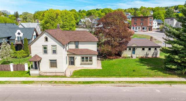 Photo of 909 Quincy St, Hancock, MI 49930