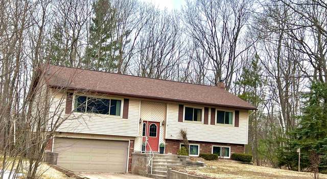 Photo of 4 Lawrence Dr, Marquette, MI 49855
