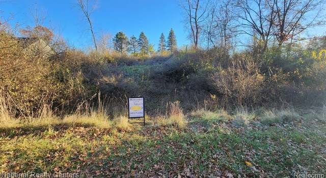 Photo of 14 Rochawies Dr, Oakland, MI 48363