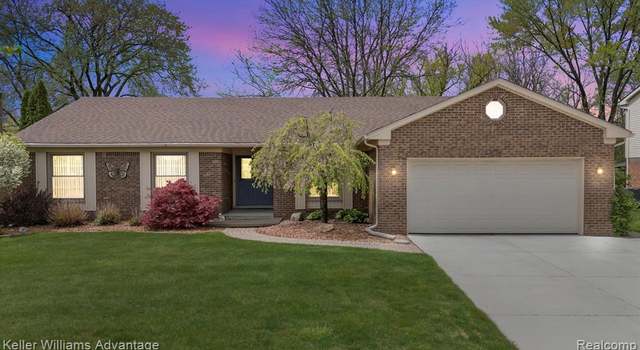 Photo of 19617 GARY Ln, Livonia, MI 48152 1155