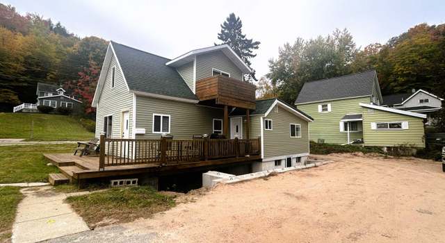 Photo of 518 Lynn St, Munising, MI 49862