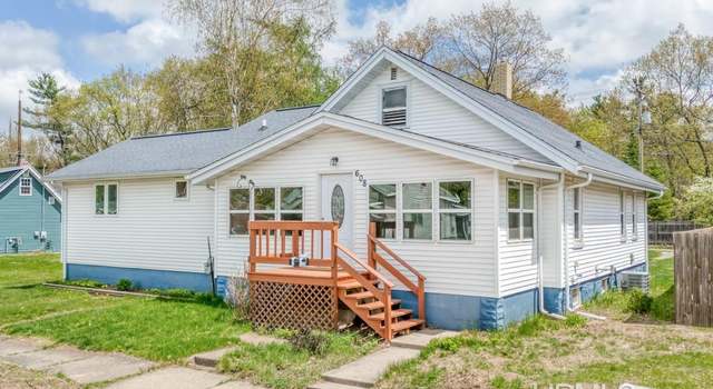 Photo of 608 Harding Ave, Kingsford, MI 49802
