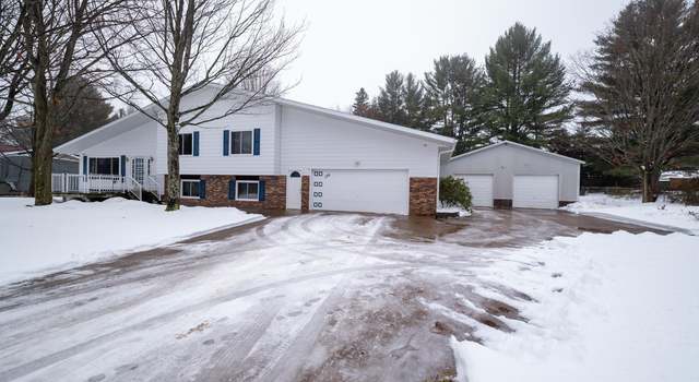 Photo of 130 Katers Dr, Marquette, MI 49855