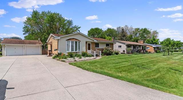 Photo of 2126 DEERFIELD Dr, Flint, MI 48532 4018