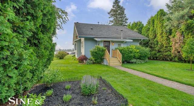 Photo of 421 Edgewater Dr, Algonac, MI 48001