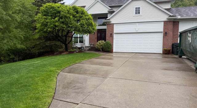 Photo of 2801 Waldon Park Dr, Lake Orion, MI 48359