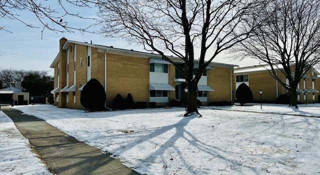Photo of 21364 Beaconsfield St #3, Saint Clair Shores, MI 48080