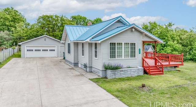 Photo of 232 E Hoadley Ave, Kingsford, MI 49802