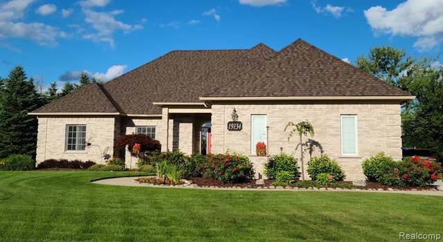 Photo of 19134 LEVAN Ct, Livonia, MI 48152 4261