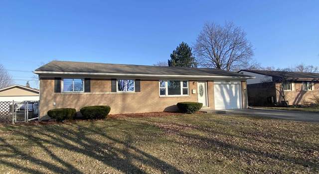 Photo of 39450 Roslyn St, Sterling Heights, MI 48313
