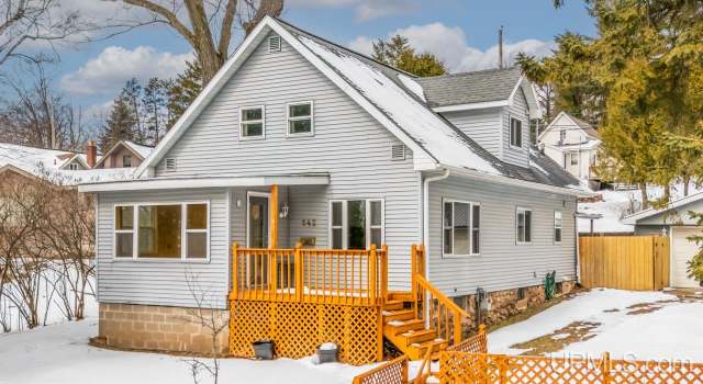 Photo of 842 E I St, Iron Mountain, MI 49801