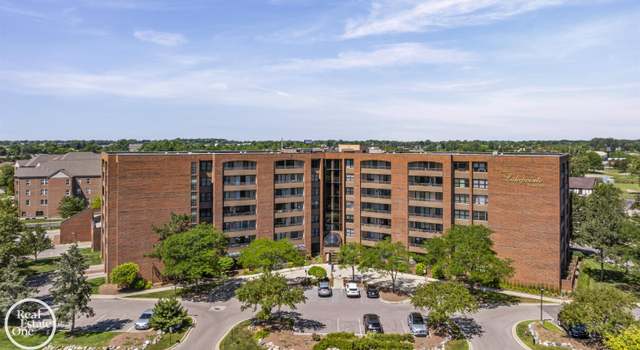 Photo of 3210 Country Club Dr #16, Saint Clair Shores, MI 48082