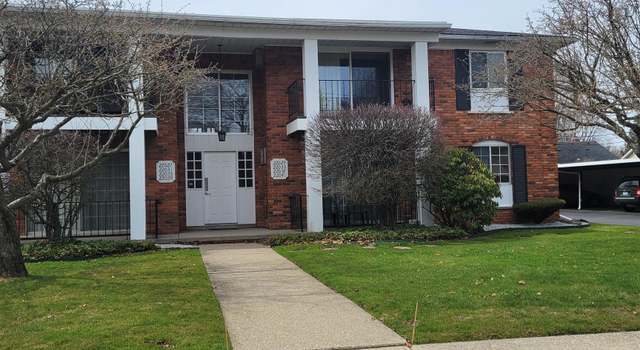 Photo of 22041 E 11 Mile Rd, Saint Clair Shores, MI 48081