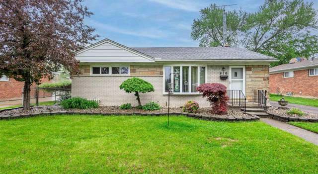 Photo of 876 Crest St, Mount Clemens, MI 48043